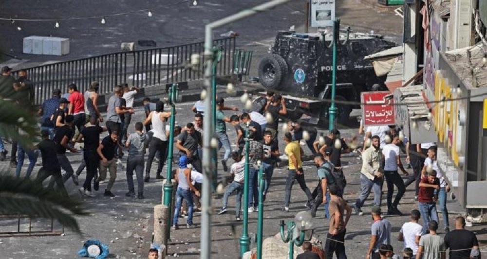 الاشتباكات بين أجهزة أمن السلطة والشعب الفلسطيني بنابلس